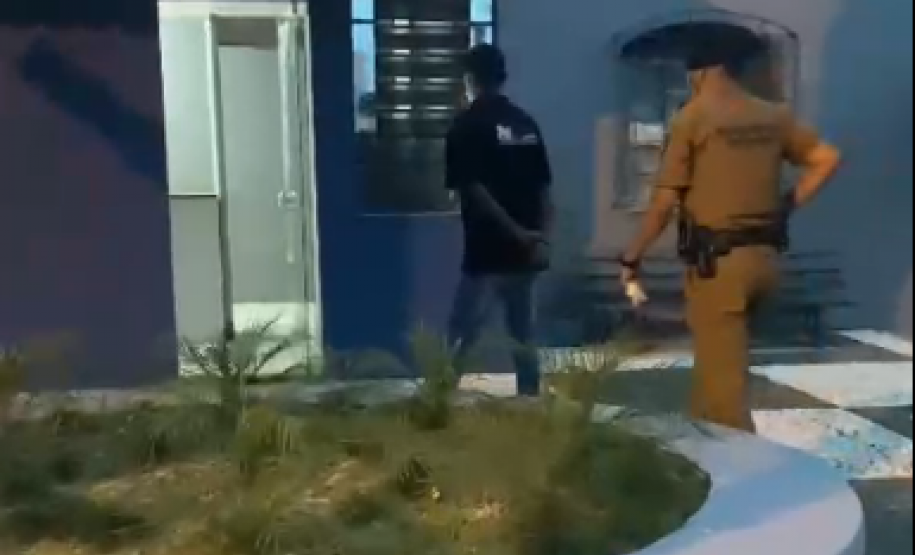 Homem que atacou policiais militares com fogos de artifício em Rio Branco do Sul é preso