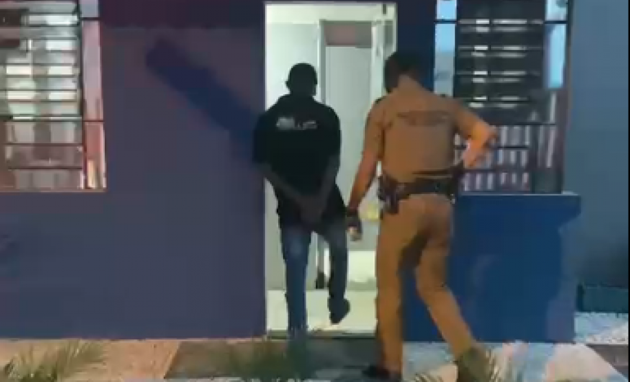 Homem que atacou policiais militares com fogos de artifício em Rio Branco do Sul é preso