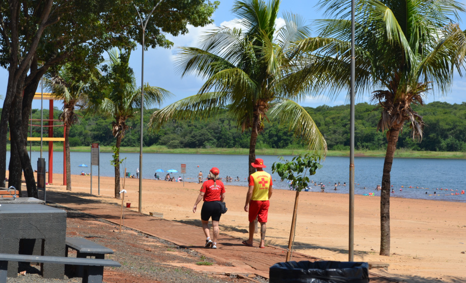 Fiscalização intensa do Corpo de Bombeiros leva tranquilidade e segurança às praias de água doce da Costa Oeste