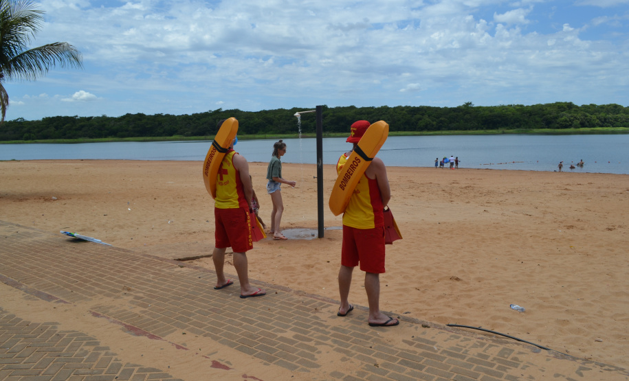 Bombeiros reforçam alertas sobre ataques de piranhas nas praias da Costa Oeste
