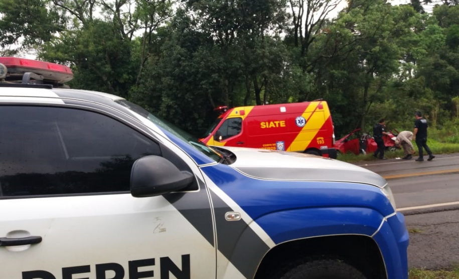 Equipes do Deppen salvam vidas de família após acidente na PR 466
