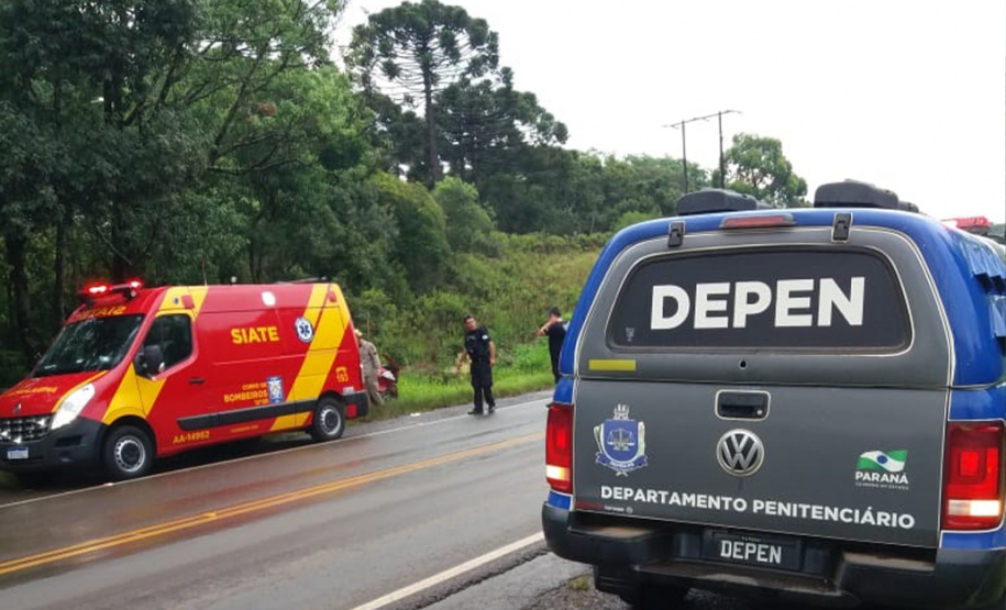 Equipes do Deppen salvam vidas de família após acidente na PR 466
