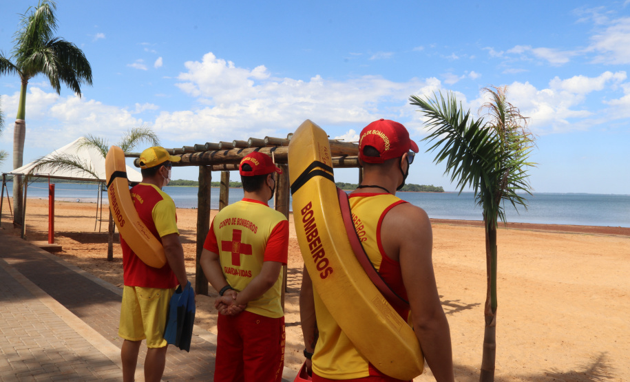 Fiscalização intensa do Corpo de Bombeiros leva tranquilidade e segurança às praias de água doce da Costa Oeste