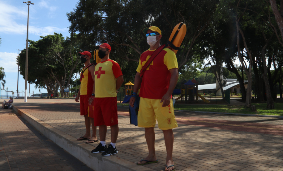 Fiscalização intensa do Corpo de Bombeiros leva tranquilidade e segurança às praias de água doce da Costa Oeste