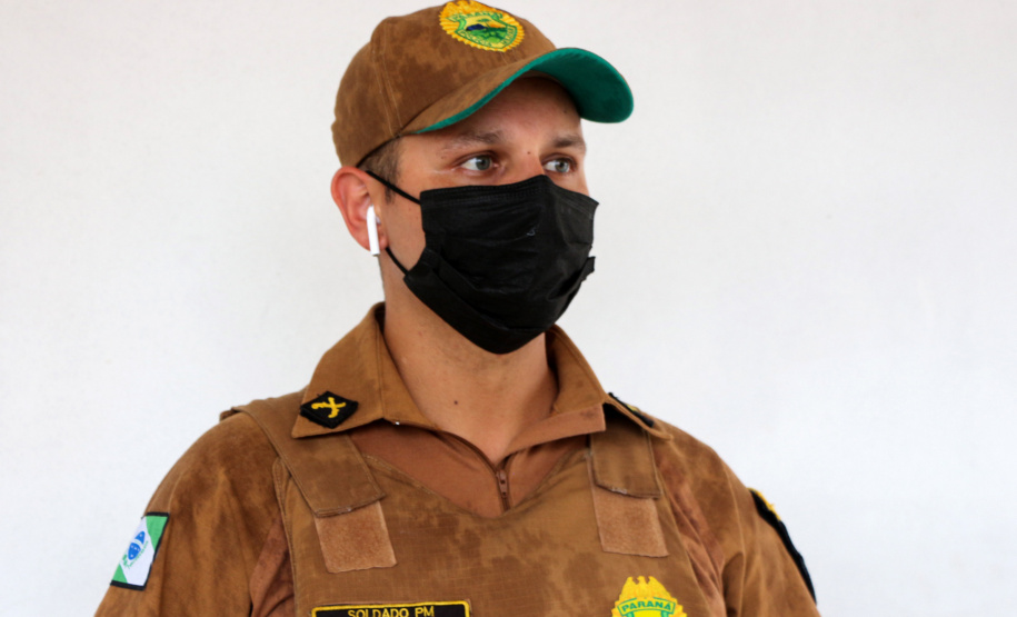 Polícia Militar doa alimentos para alunos de projeto social de jiu jitsu, em Guaratuba