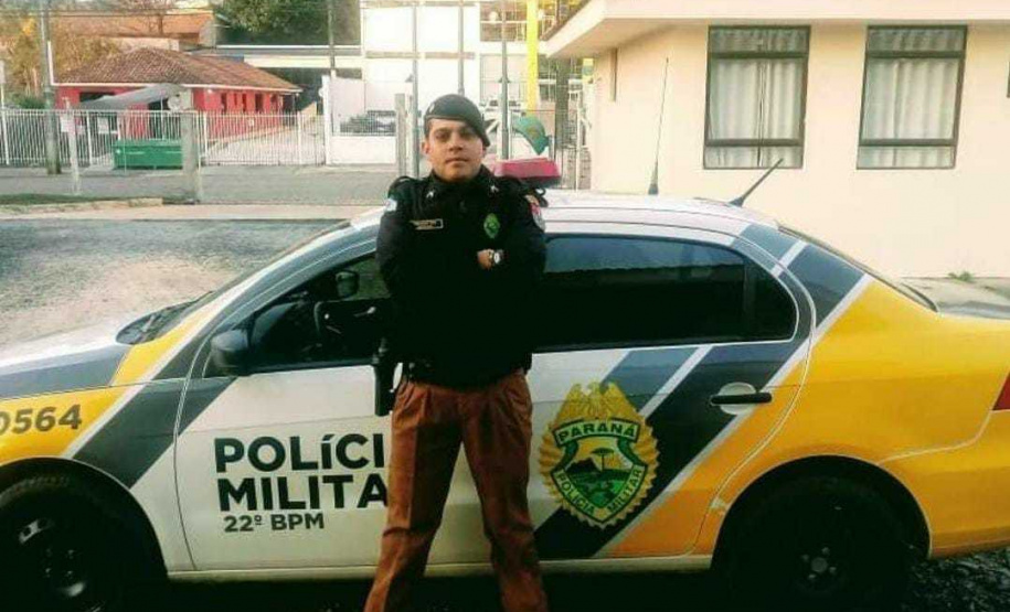 Após policiais salvarem a vida de um bebê, PM orienta sobre casos de engasgamento