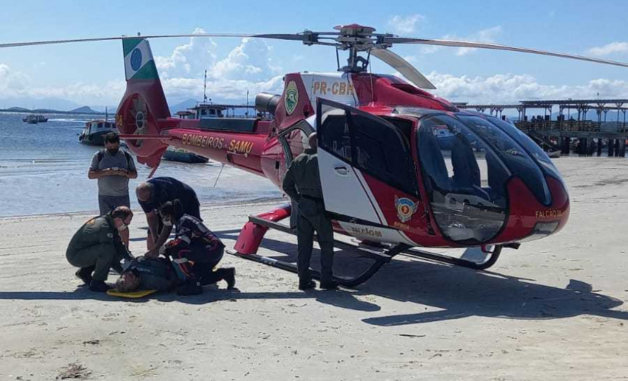 BPMOA leva vítima de AVC da Ilha do Mel a hospital de Paranaguá em sete minutos