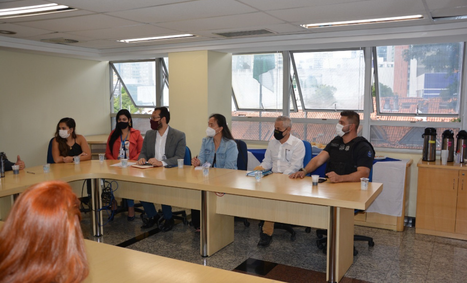 Reunião discute atendimento de mulheres trans no sistema prisional