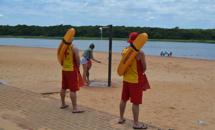 Atuação de bombeiros intensifica prevenção e diminui afogamentos na Costa Oeste
