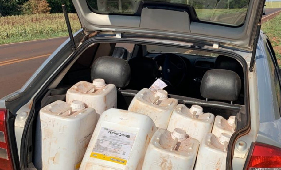 Apreendido carro carregado com 300 litros de herbicida