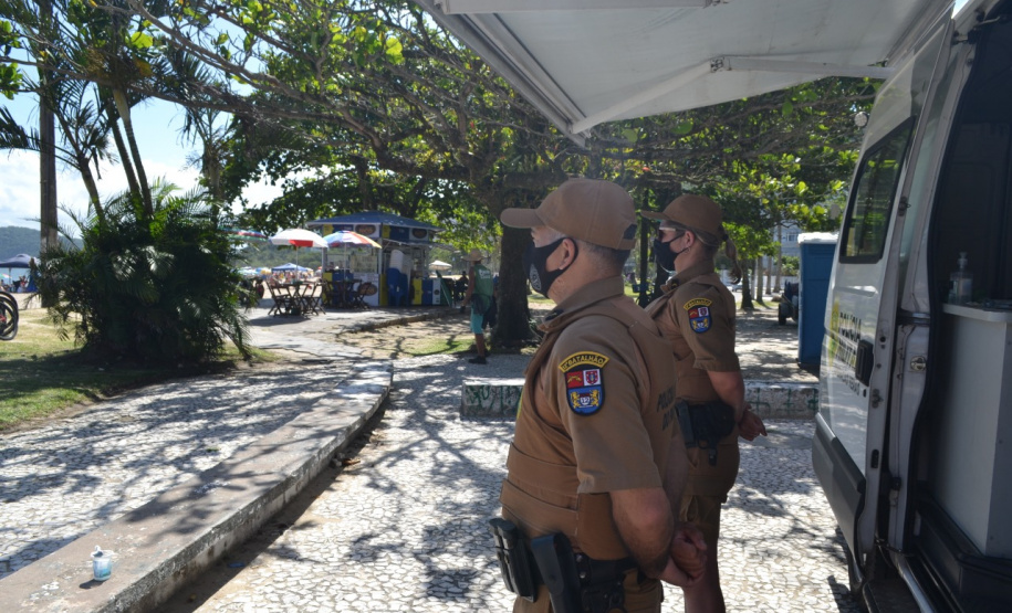 PM orienta sobre cuidados com a casa de praia e atitudes de prevenção na areia durante o Carnaval