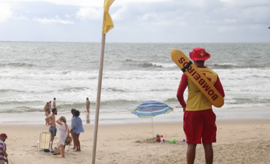 Bombeiros reforçam ações de prevenção e atendimento no Litoral durante o Carnaval