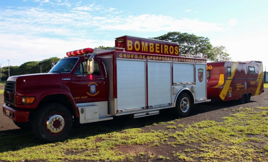 Paraná envia bombeiros especializados e cães de faro para auxiliar nos trabalhos em Petrópolis