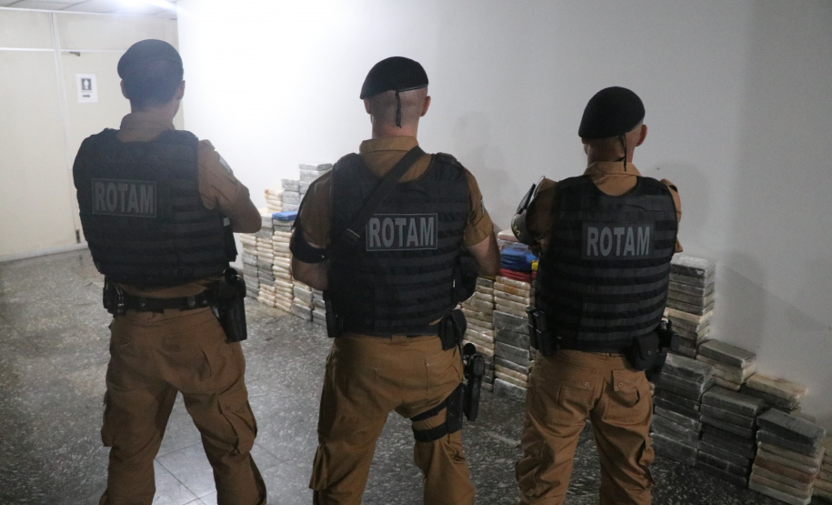 Policiais militares da ROTAM de Paranaguá localizam depósito com pasta base de cocaína estimada em R$ 150 milhões