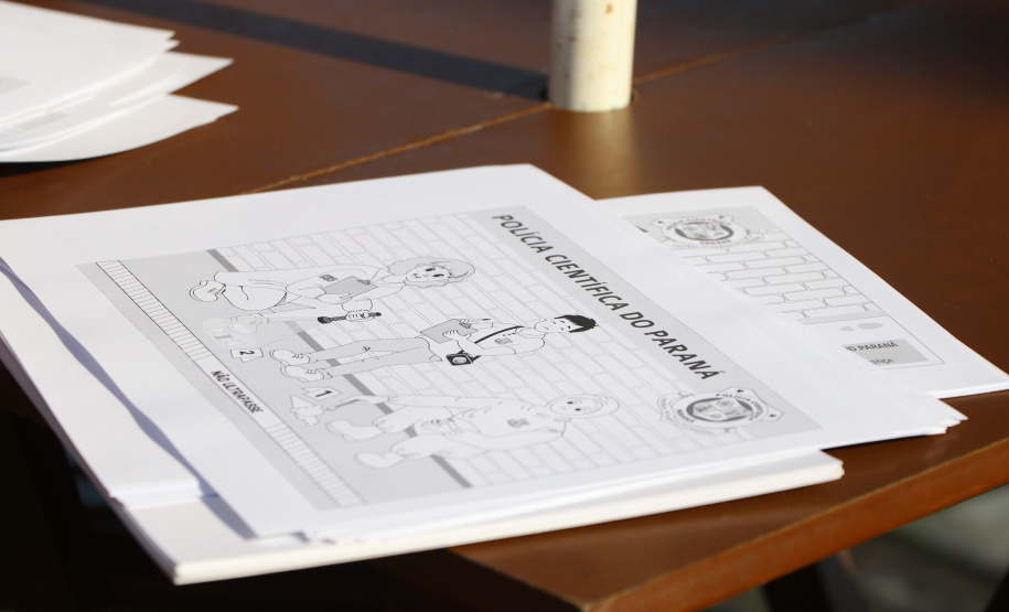 Na praia, atividades para crianças mostram a importância da ciência na solução de crimes