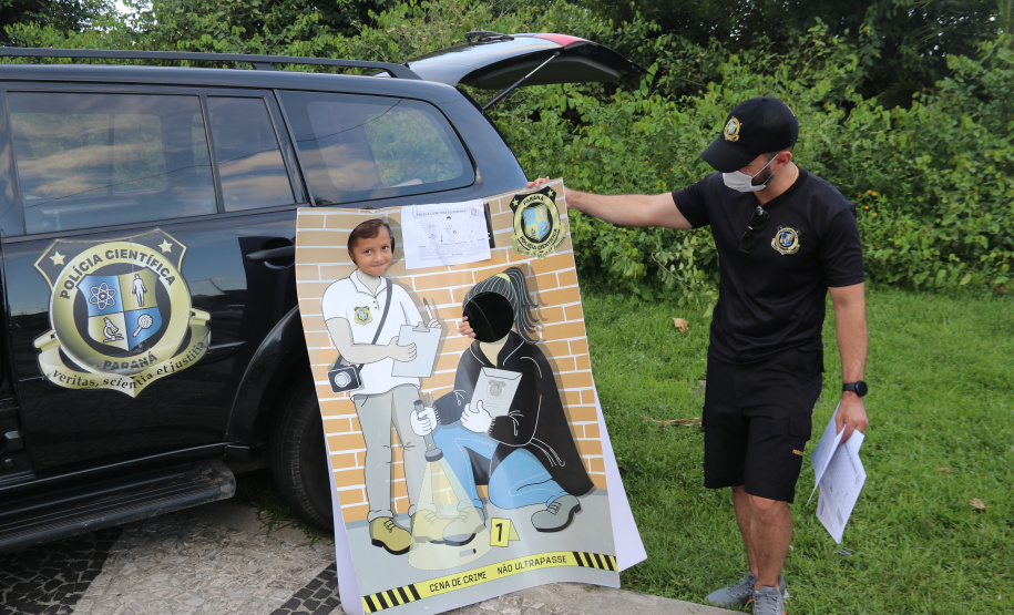 Exposição de equipamentos da Polícia Científica atrai público em Matinhos