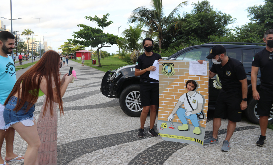 Exposição de equipamentos da Polícia Científica atrai público em Matinhos