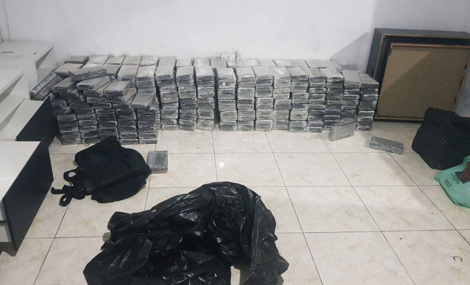 Policiais militares da ROTAM de Paranaguá localizam depósito com pasta base de cocaína estimada em R$ 150 milhões