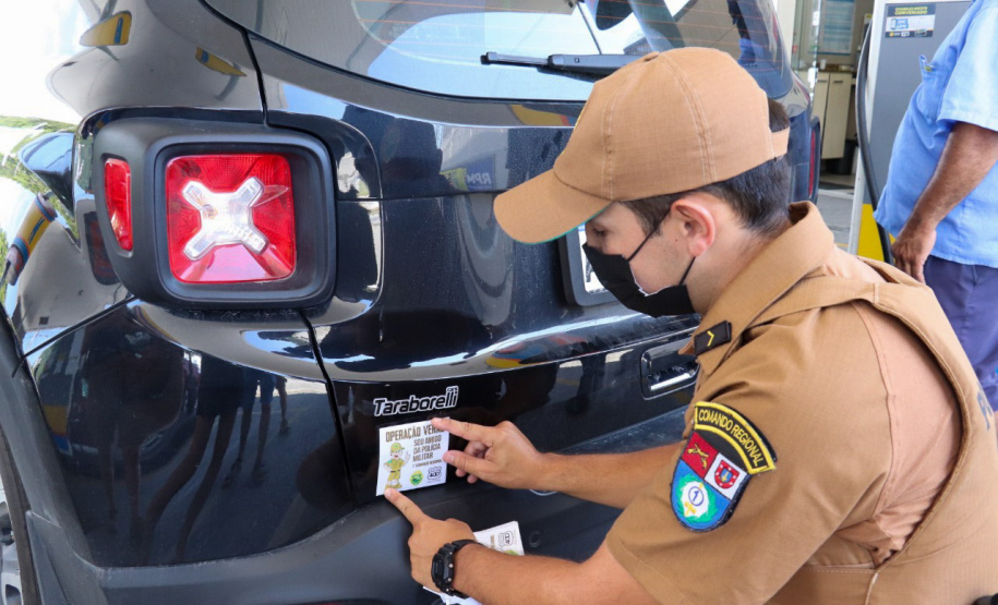 Polícia Militar realiza campanha com orientações de segurança em postos de combustíveis