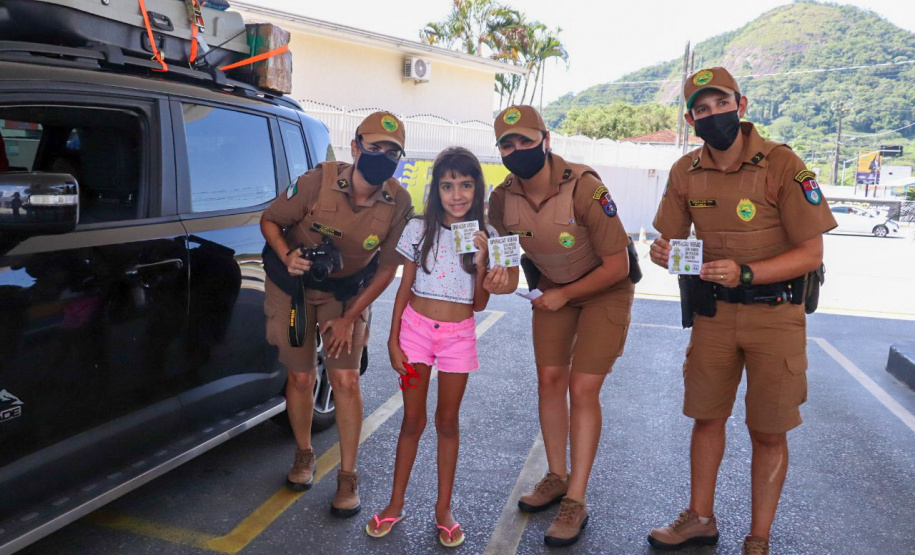 Polícia Militar realiza campanha com orientações de segurança em postos de combustíveis
