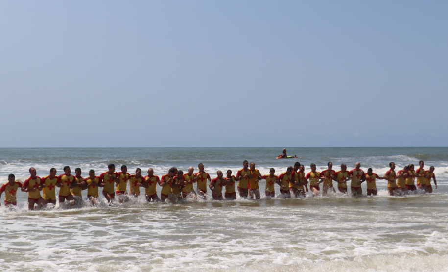 Corpo de Bombeiros forma 30 novos guarda-vidas no Litoral