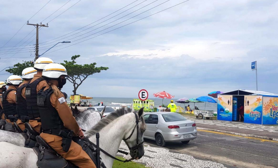 PM reforça policiamento do Litoral com unidades especializadas e rondas ostensivas