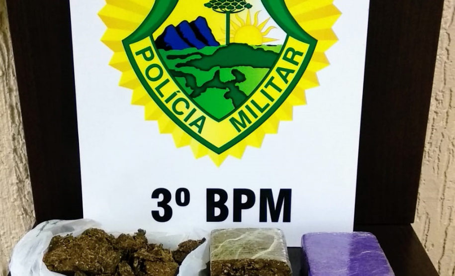 Policiais militares recuperam veículo furtado e apreendem drogas em Pato Branco,  em situações distintas