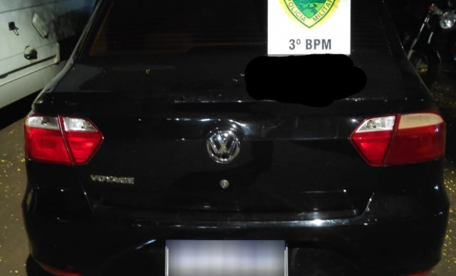 Policiais militares recuperam veículo furtado e apreendem drogas em Pato Branco,  em situações distintas