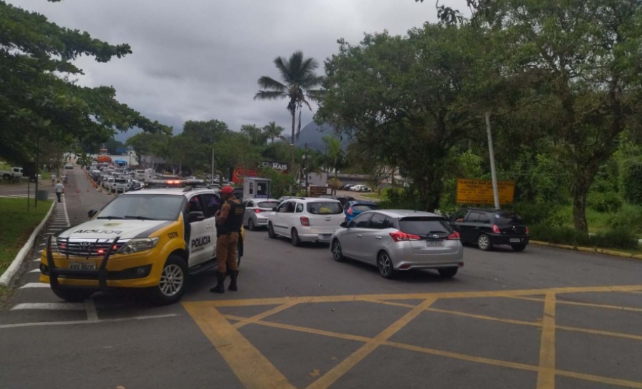 Mais de 25 mil pessoas são abordadas e 323 presas pela PM durante o Carnaval no Paraná