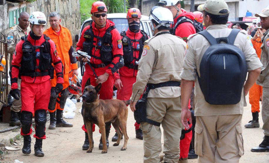 Bombeiros do Paraná concluem participação nas buscas por vítimas em Petrópolis, no Rio