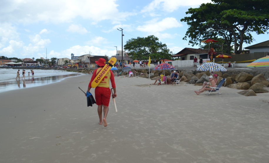 Prevenção a afogamentos e salvamentos do Corpo de Bombeiros no Litoral marcam Verão Paraná 2021/2022