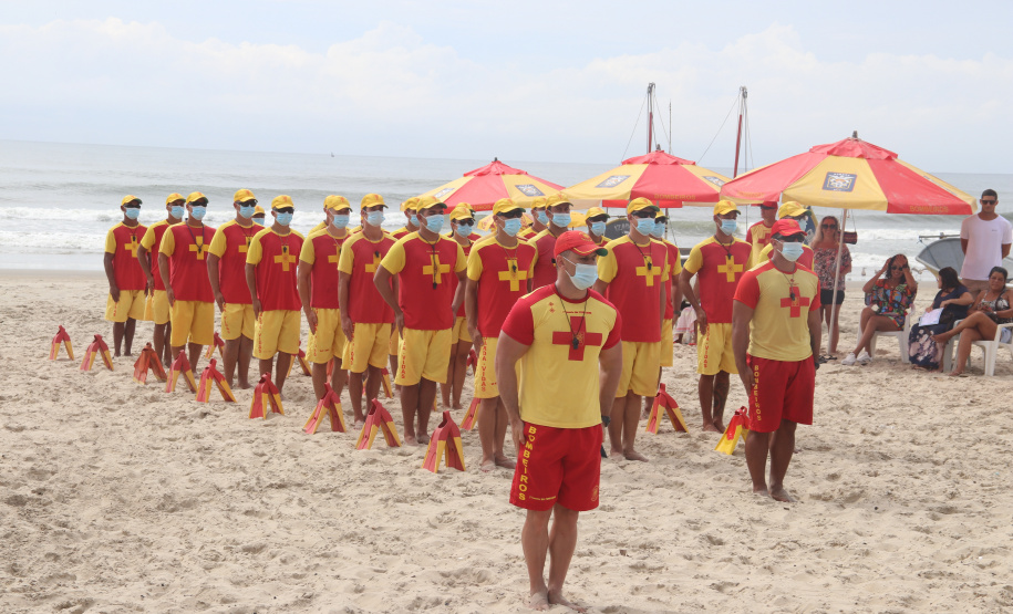 Prevenção a afogamentos e salvamentos do Corpo de Bombeiros no Litoral marcam Verão Paraná 2021/2022