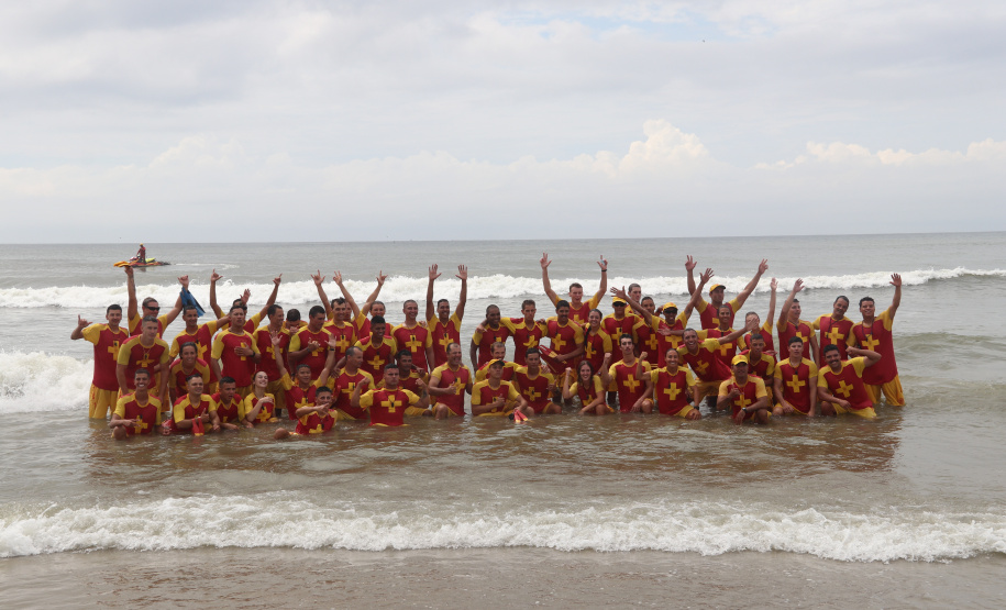Corpo de Bombeiros forma 55 guarda-vidas civis voluntários no Litoral