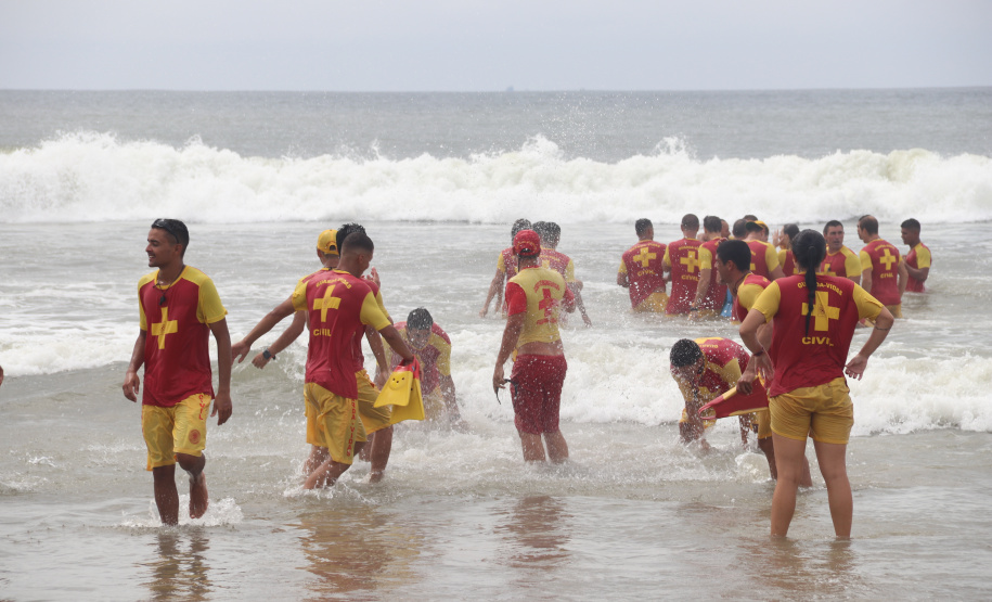 Corpo de Bombeiros forma 55 guarda-vidas civis voluntários no Litoral