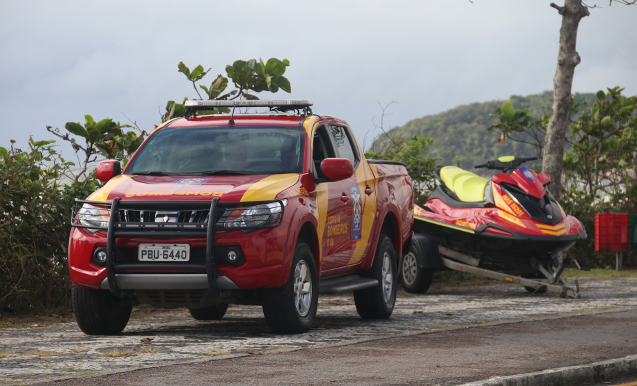 Prevenção a afogamentos e salvamentos do Corpo de Bombeiros no Litoral marcam Verão Paraná 2021/2022
