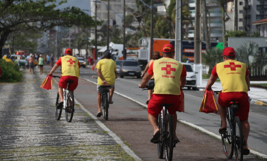 Prevenção a afogamentos e salvamentos do Corpo de Bombeiros no Litoral marcam Verão Paraná 2021/2022