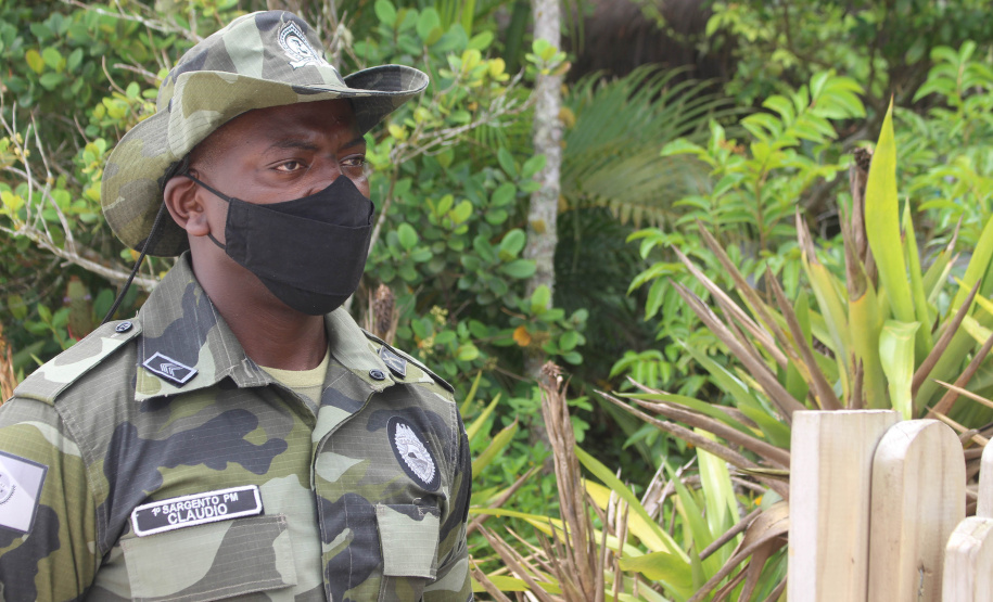 A Ilha do Mel é um dos destinos mais procurados do Litoral Paranaense. Durante o verão o fluxo de pessoas aumenta bastante e a Polícia Militar acompanha esta mudança, adequando o policiamento para atender a população e os turistas que chegam de todo Brasil e de outros países.   A PM possui dois pontos fixos na Ilha do Mel: o posto do 9º Batalhão da PM, na Praia de Encantadas, e o posto do Batalhão de Polícia Ambiental-Força Verde (BPAmb-FV), em Nova Brasília. Esses locais funcionam o ano todo para garantir