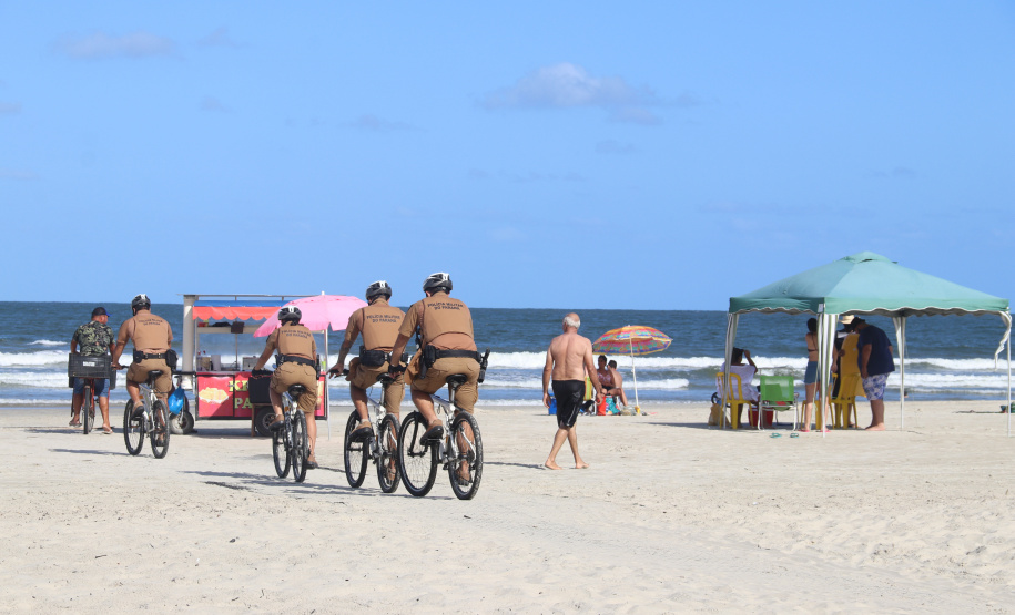 Policiamento da PM com bicicletas aumenta mobilidade no Litoral e proximidade com a população