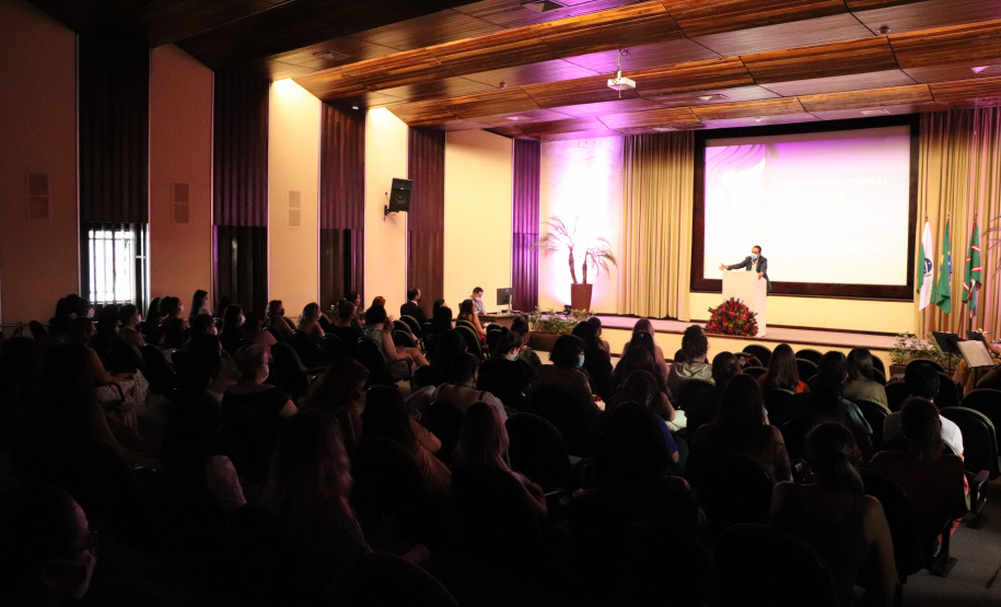 SESP homenageia servidoras no Dia Internacional da Mulher com flores e palestra