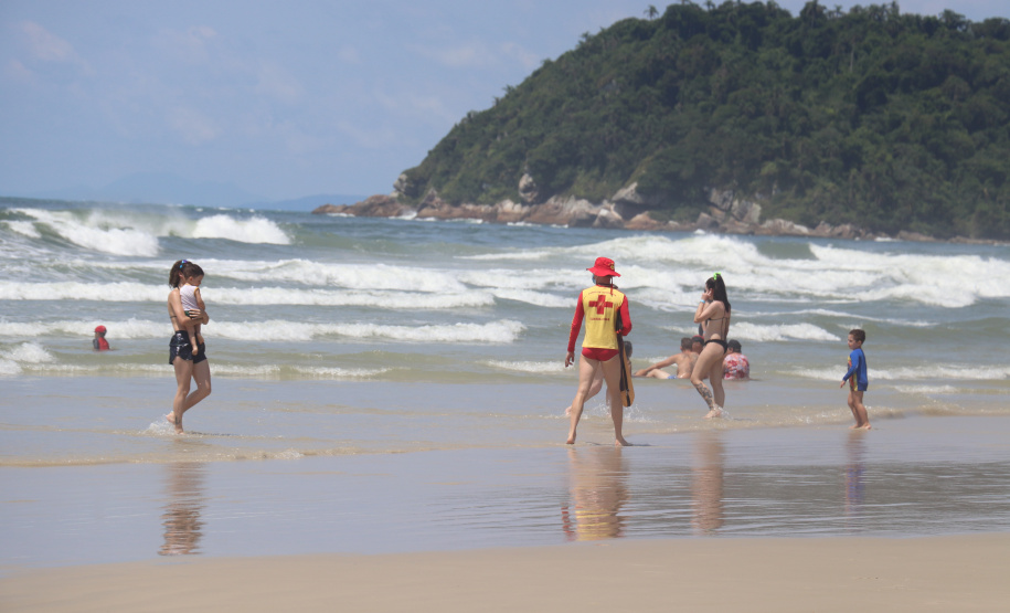 Prevenção a afogamentos e salvamentos do Corpo de Bombeiros no Litoral marcam Verão Paraná 2021/2022