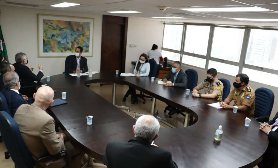 Secretário Marinho recebe visita do presidente do Tribunal Regional Eleitoral em Curitiba