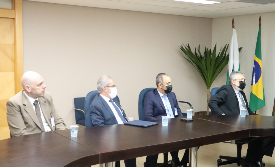 Secretário Marinho recebe visita do presidente do Tribunal Regional Eleitoral em Curitiba