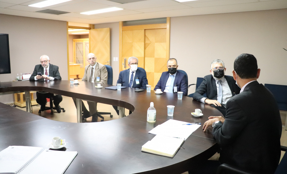 Secretário Marinho recebe visita do presidente do Tribunal Regional Eleitoral em Curitiba