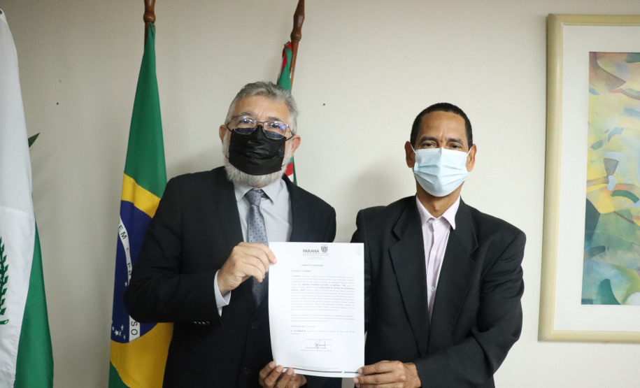 Secretário Marinho recebe visita do presidente do Tribunal Regional Eleitoral em Curitiba