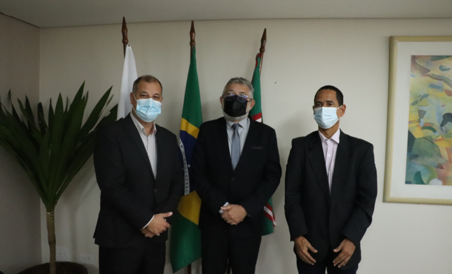 Secretário Marinho recebe visita do presidente do Tribunal Regional Eleitoral em Curitiba