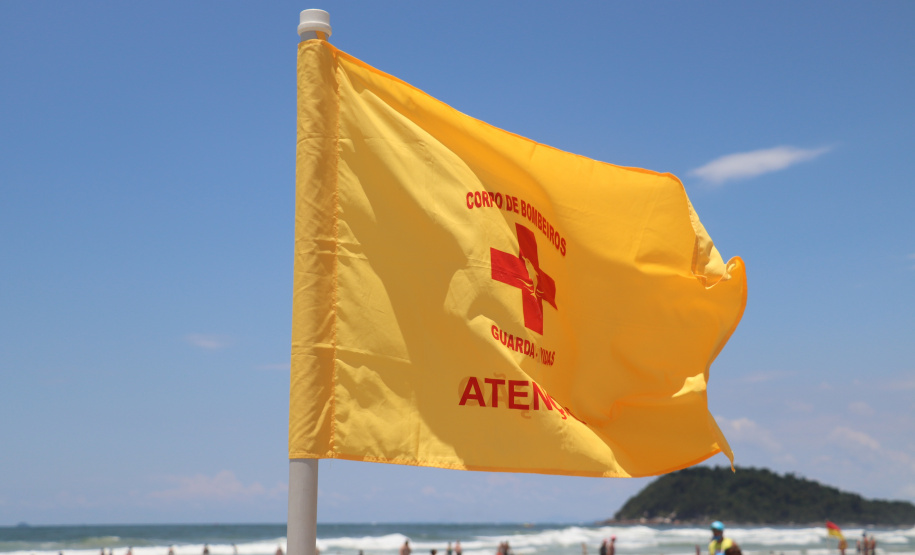 Prevenção a afogamentos e salvamentos do Corpo de Bombeiros no Litoral marcam Verão Paraná 2021/2022