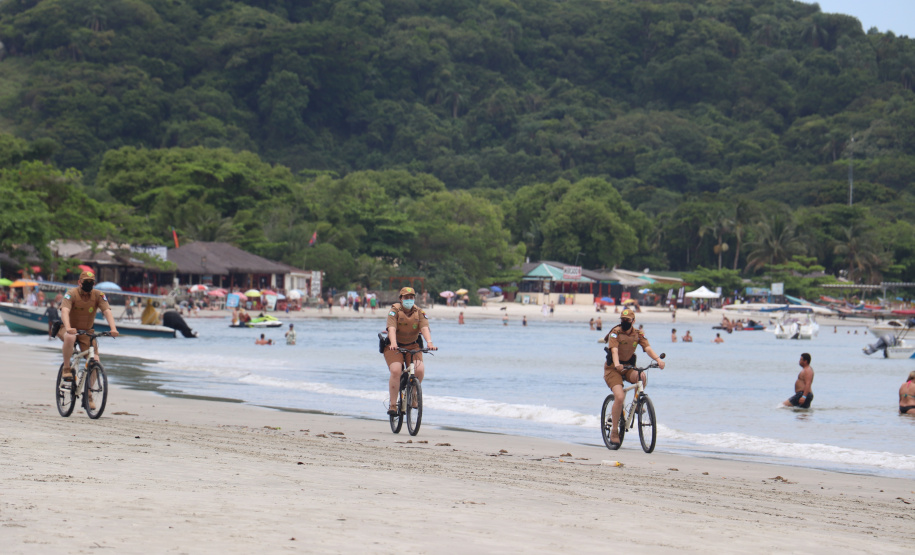 Policiamento da PM com bicicletas aumenta mobilidade no Litoral e proximidade com a população
