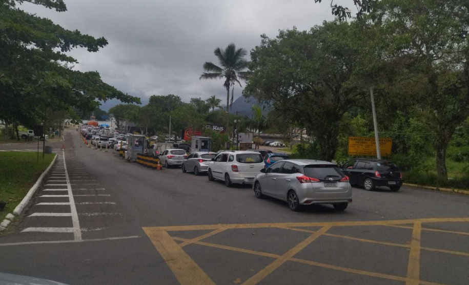 Batalhão Rodoviário faz inversão de pista na PR 412 sentido Ferry Boat no Litoral para retorno do Carnaval
