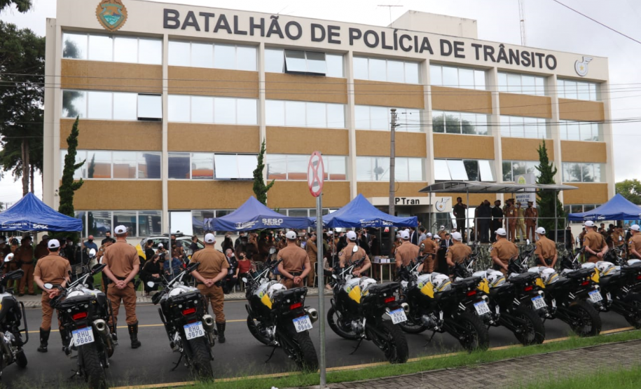 Batalhão de Trânsito completa 70 anos e recebe 45 novas motocicletas durante solenidade em Curitiba