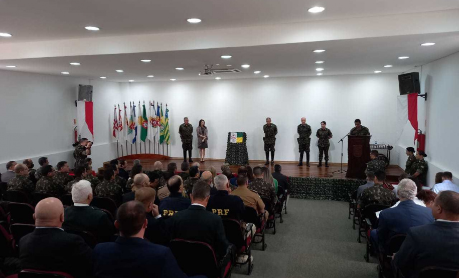 Secretário Marinho participa de passagem de comando da 5ª Brigada de Cavalaria Blindada do exército brasileiro